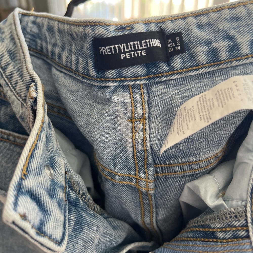 PrettyLittleThing Petite Washed Blue Denim